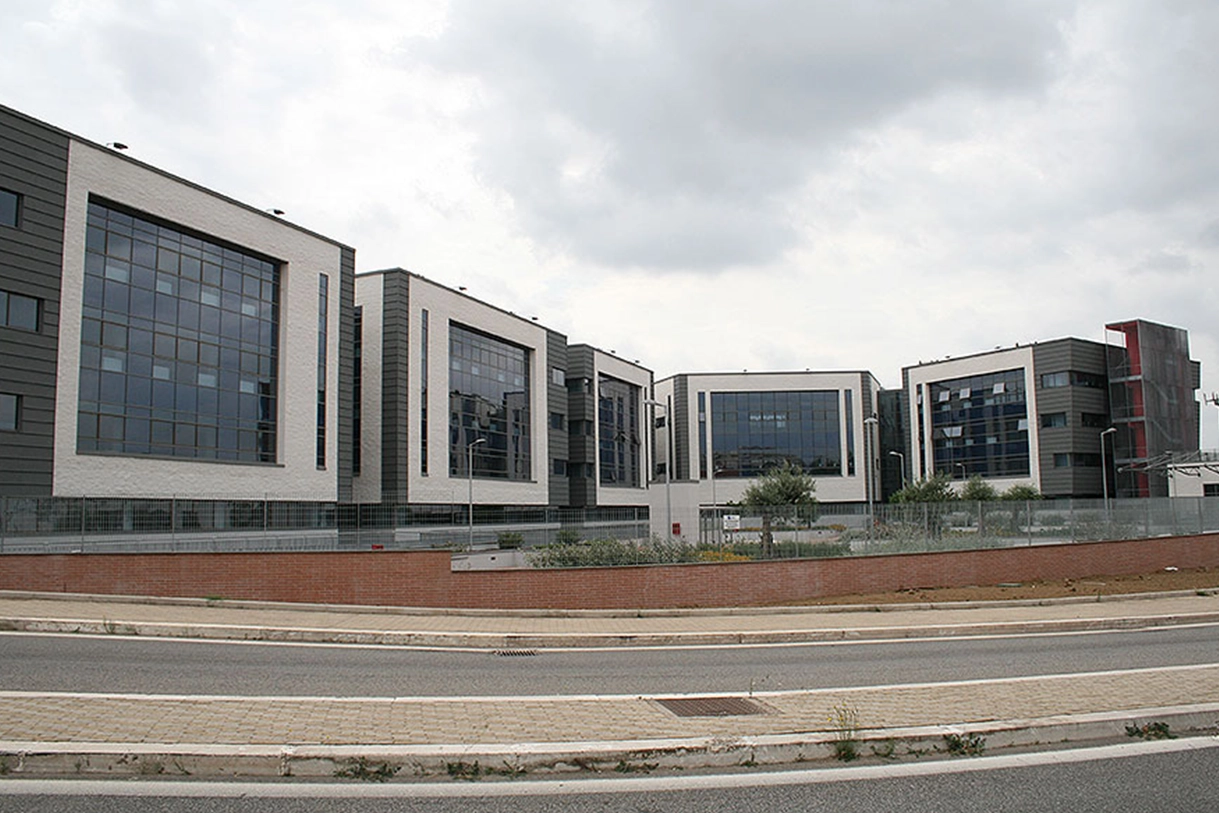 FIUMICINO - FACCIATA IN ALLUMINIO AGGRAFFATO (1)
